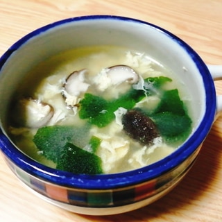 椎茸と卵とわかめの中華スープ